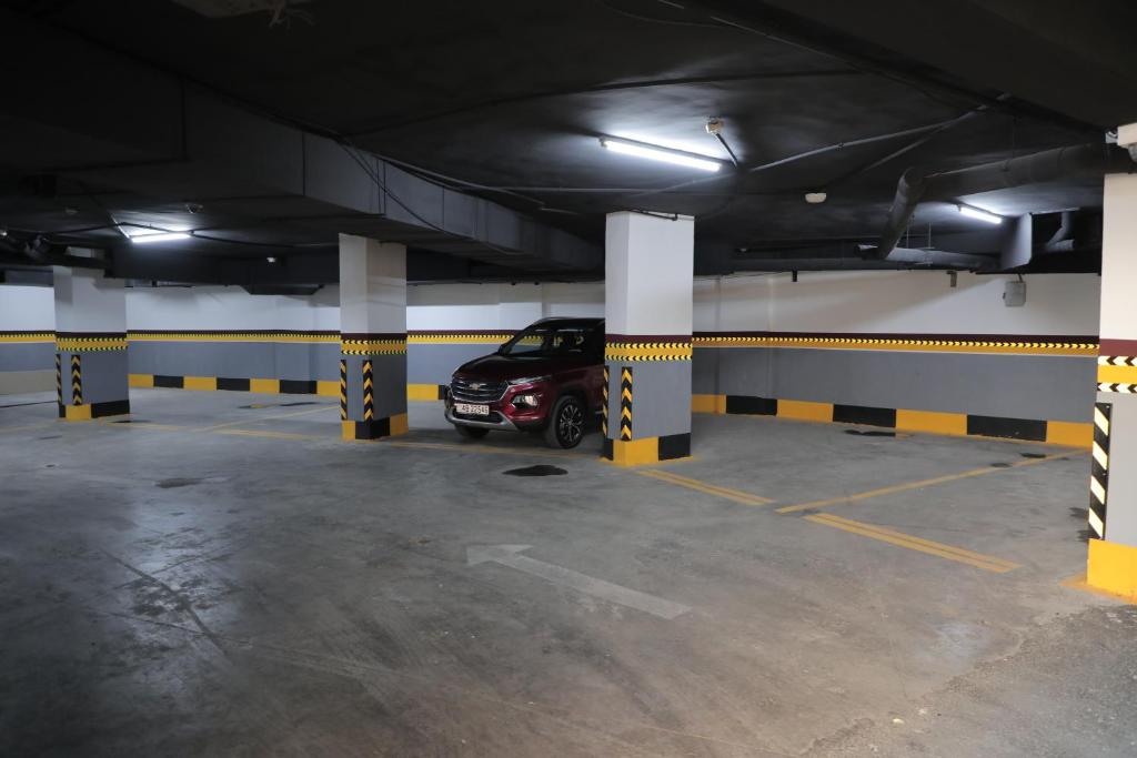 Nishan Hotel parking – 2