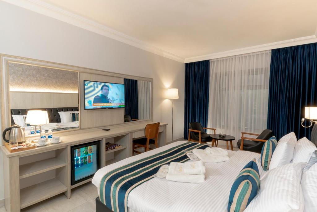 Deluxe Double Room — Street View — photo 3