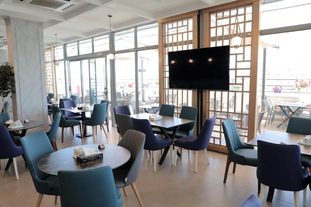 Nishan Hotel restaurant 8