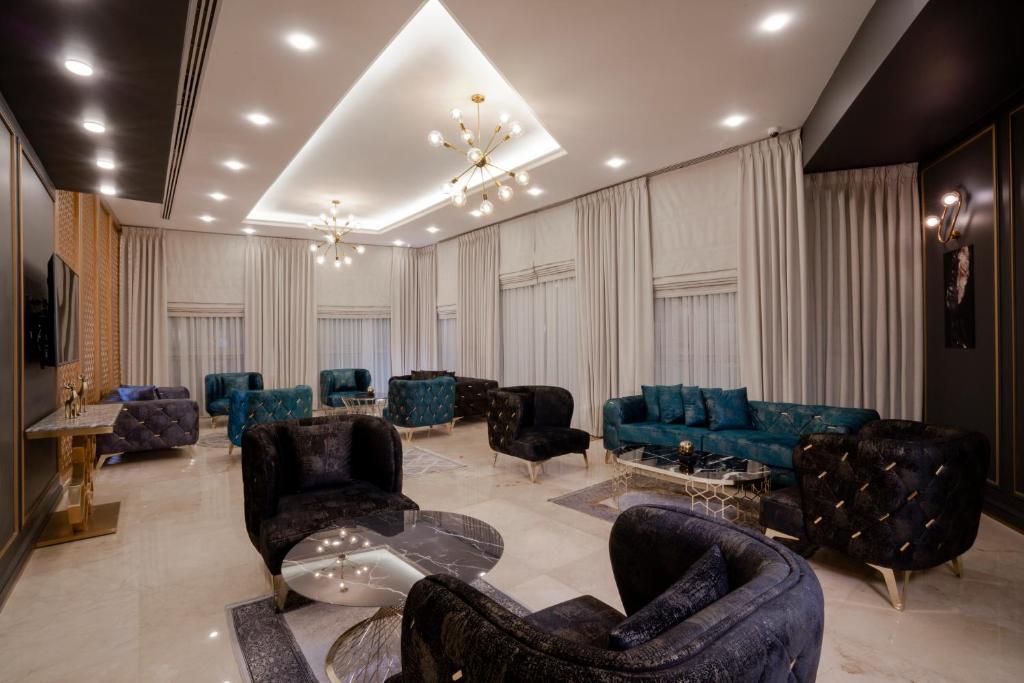 Lobby & reception