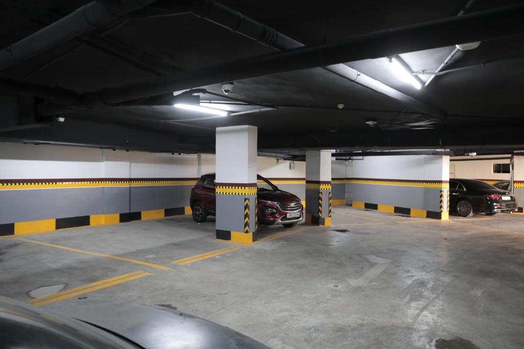 Nishan Hotel parking – 1