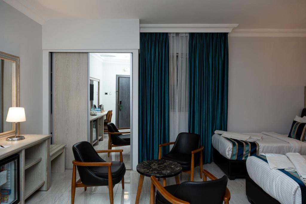 Deluxe Triple Room — photo 8