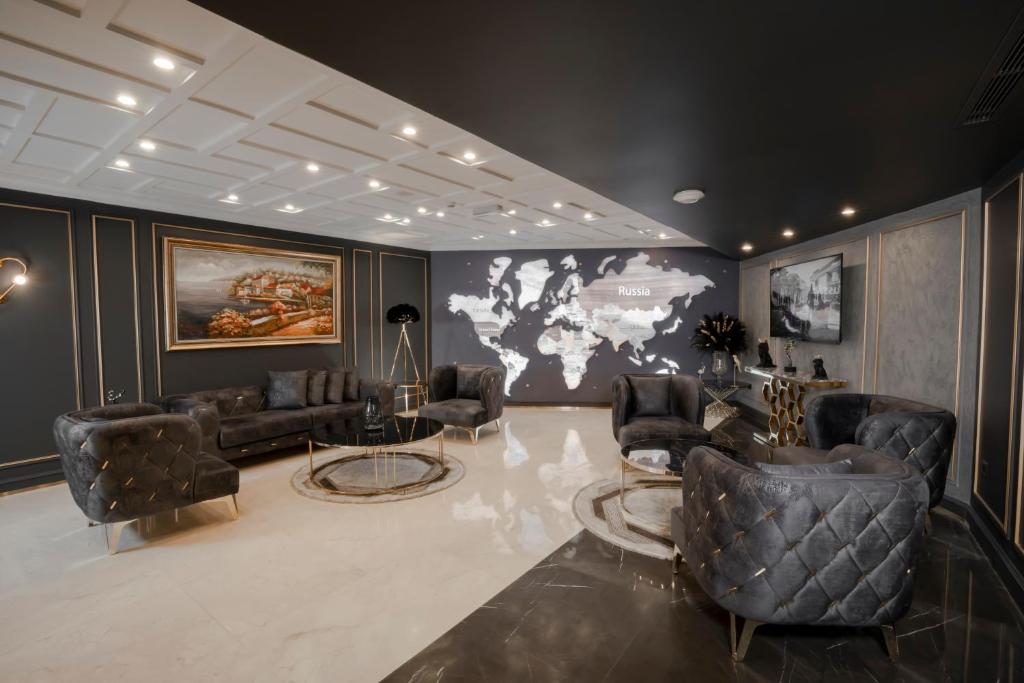 Lobby and reception at Nishan Hotel