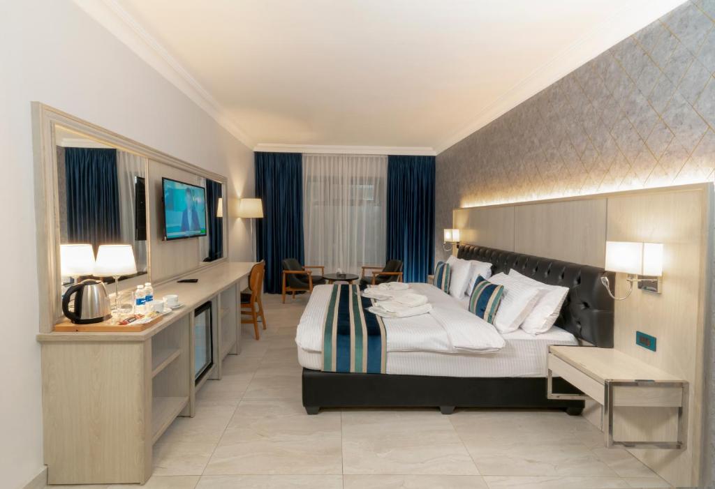 Deluxe Double Room — Street View — photo 9