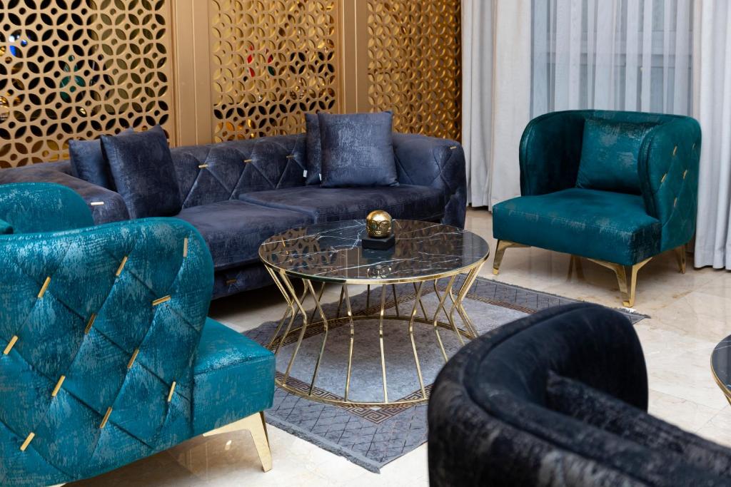 Lobby & reception